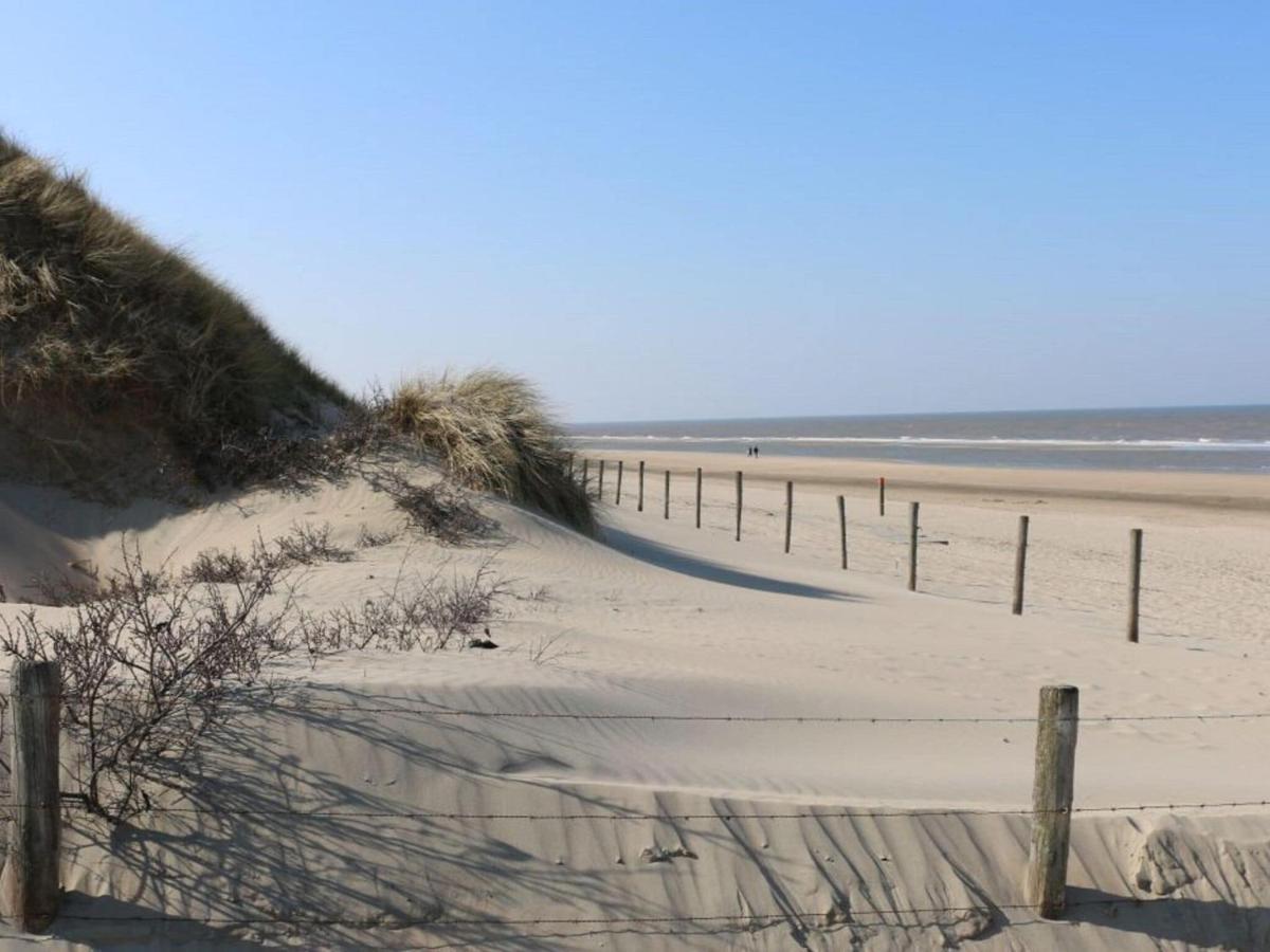 Between Oosterduinse And Sea